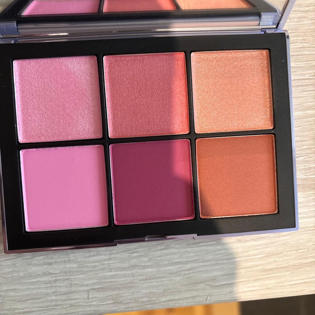 NARS　エシリアルオーラブラッシュパレット　ニューレルム（2025年ホリデー）