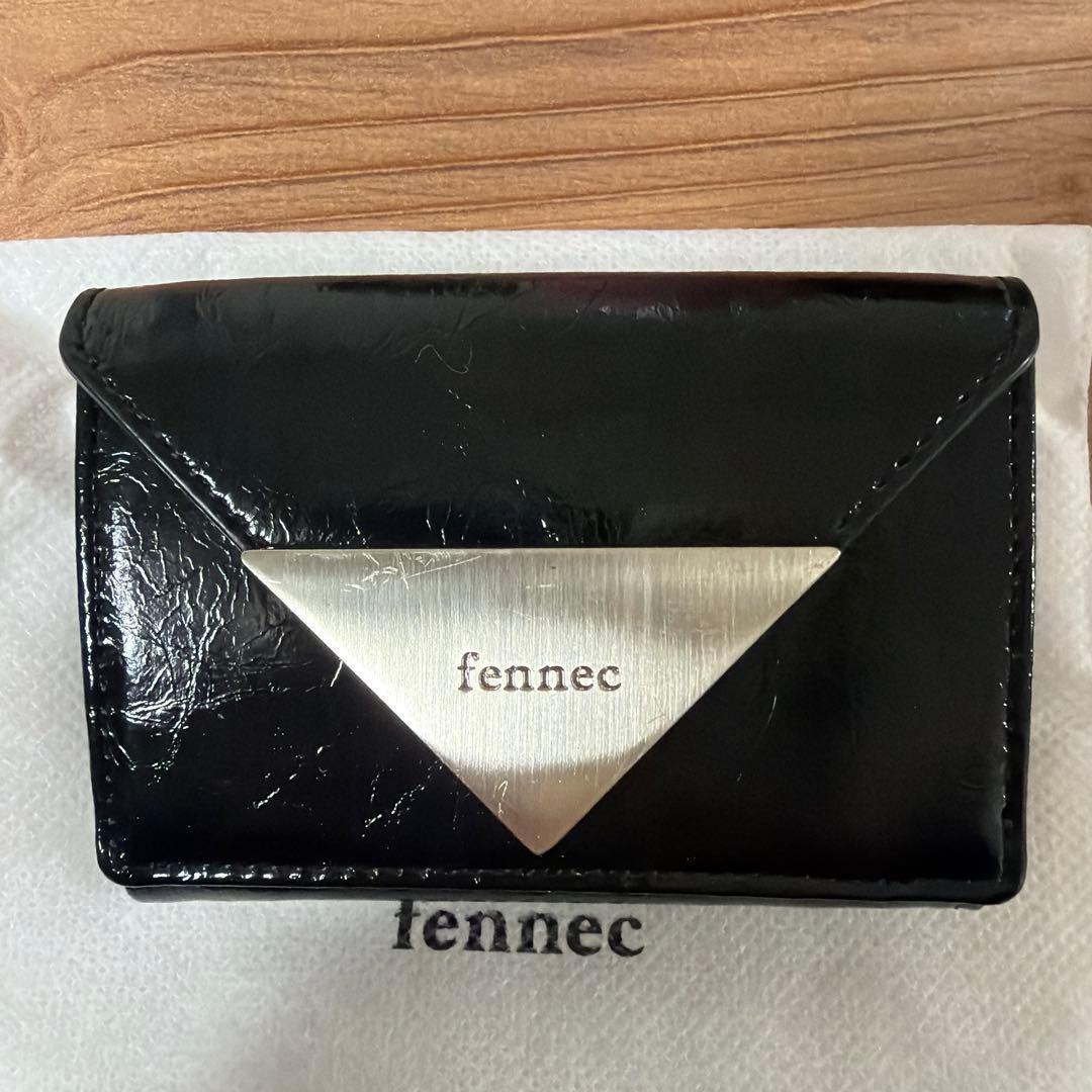 fennec 黒 三つ折り財布 メタルプレート付き
