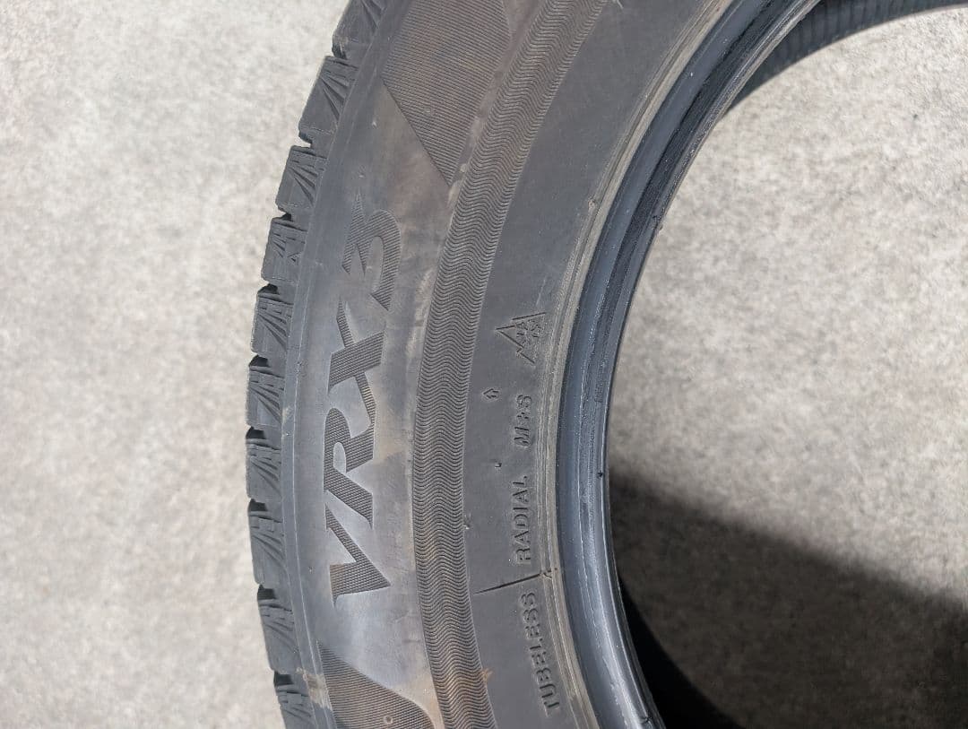 【22年製】225/60R17VRX3冬タイヤ2本