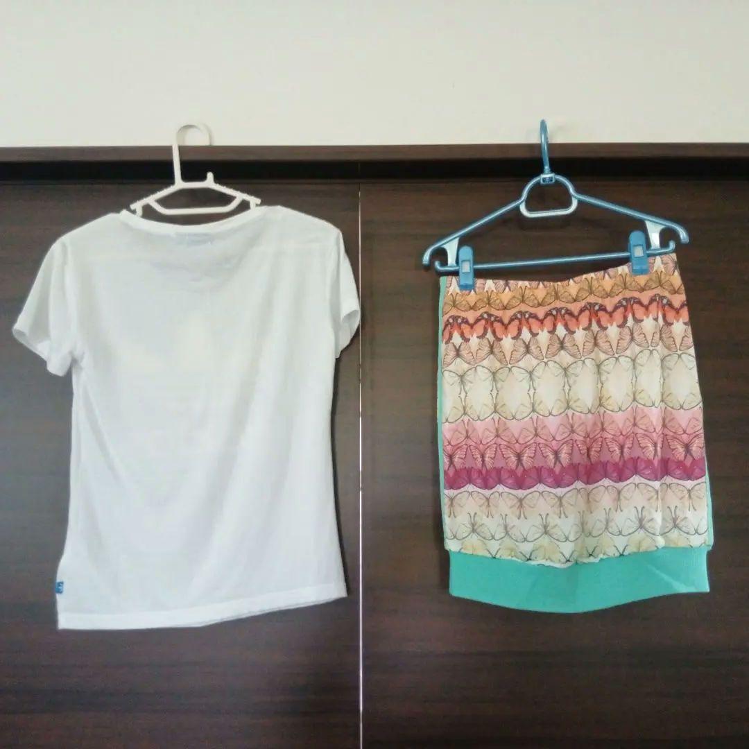 adidas Tシャツ、マルチカラースカート、CAPセット