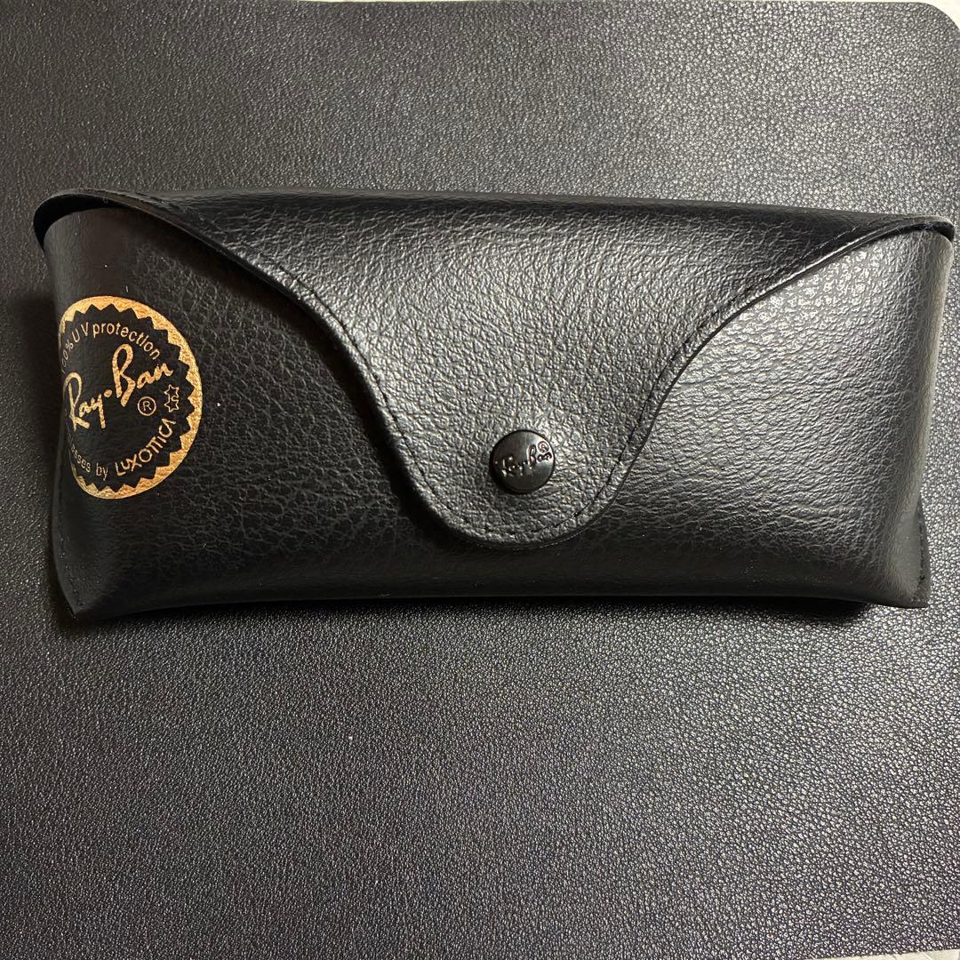 人気モデル　Ray-Ban ブラックフレーム サングラス　レンズライトグリーン