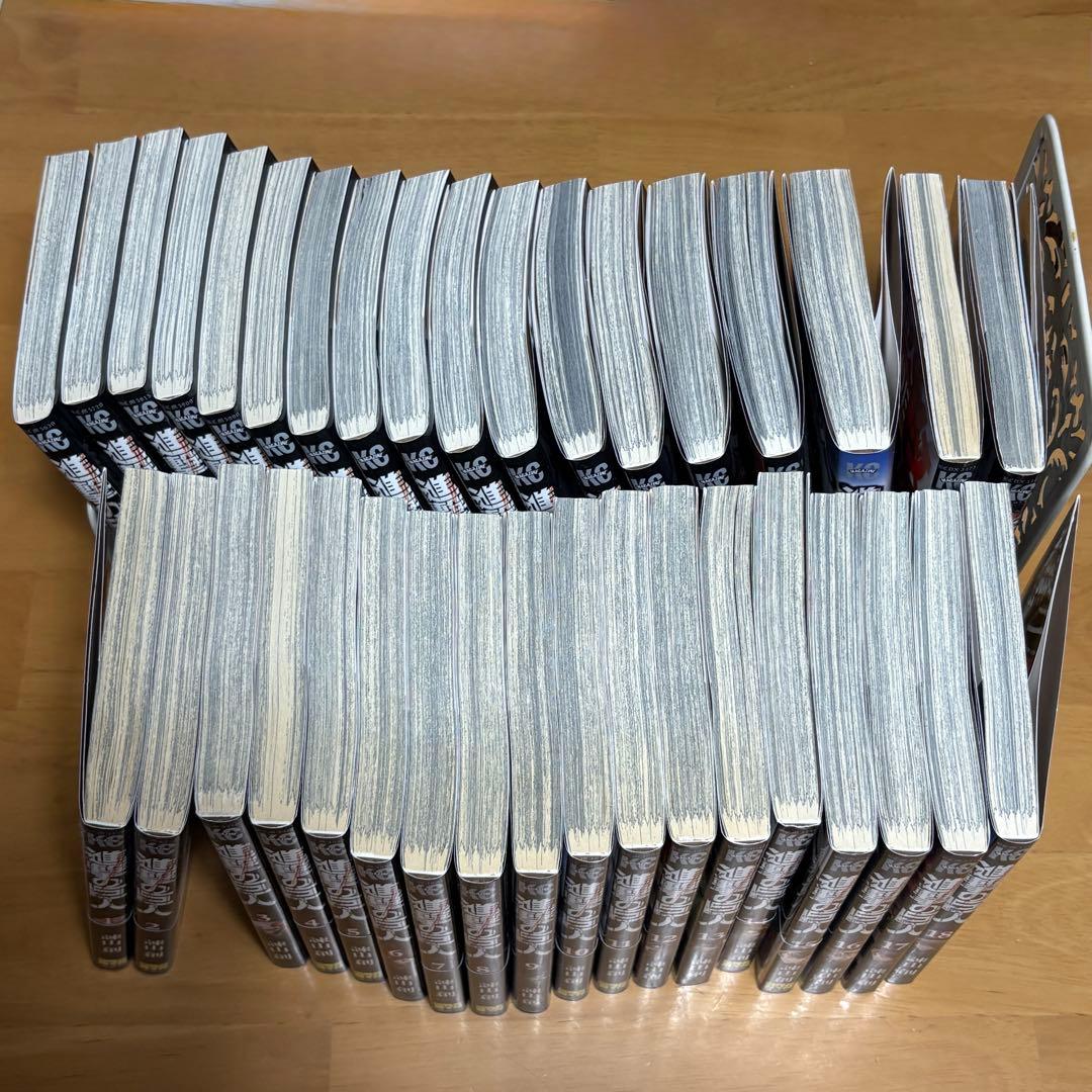進撃の巨人 全巻（1~34巻）公式ガイドブック付き