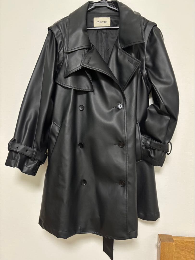 THE TOÉ Brooklyn short trench coat