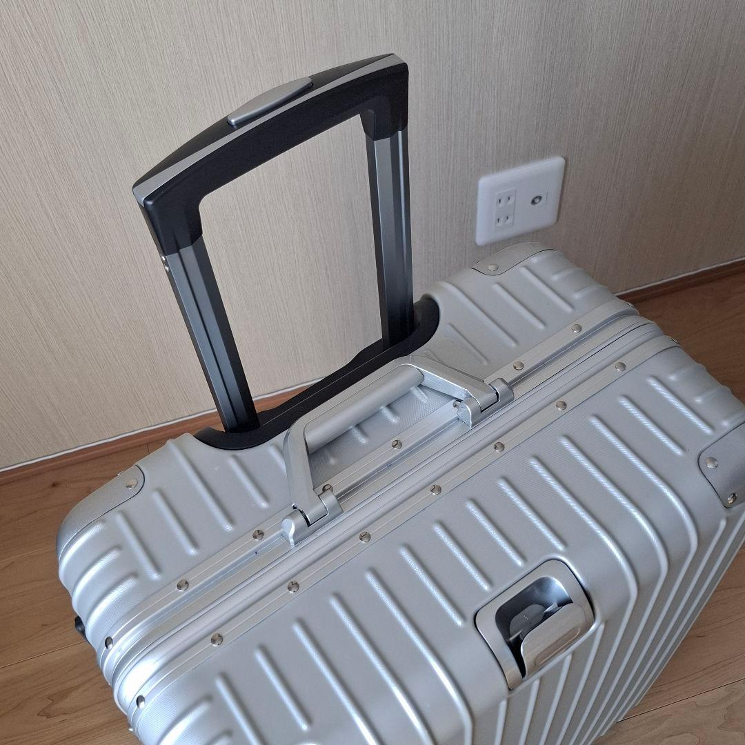 美品 VARNIC キャリーケース 73L 旅行での使用歴無し サイズM シルバ