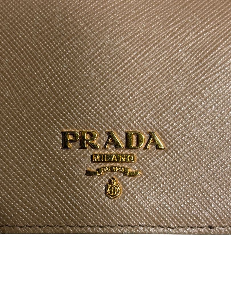 PRADA プラダ　二つ折り 定期、カード、パスケース