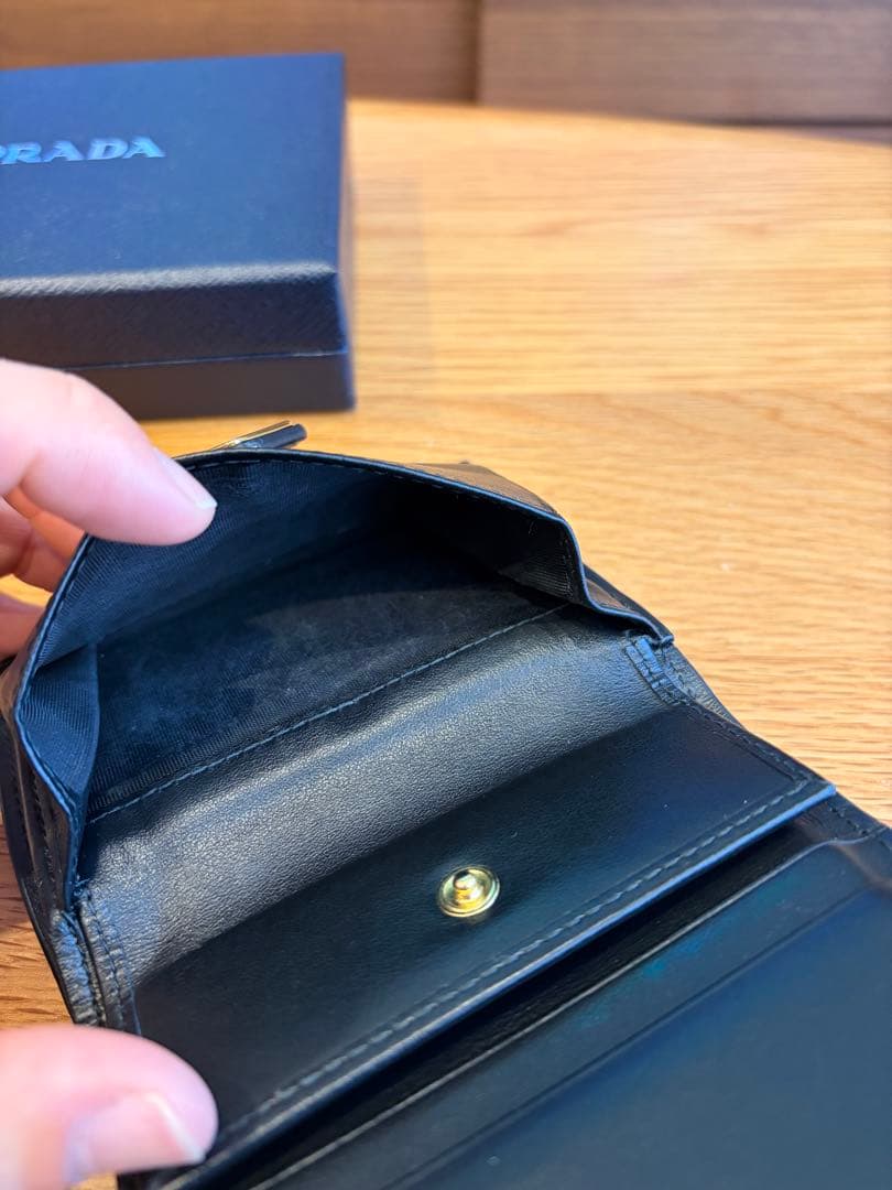 【美品】 PRADA二つ折り財布 1MV204