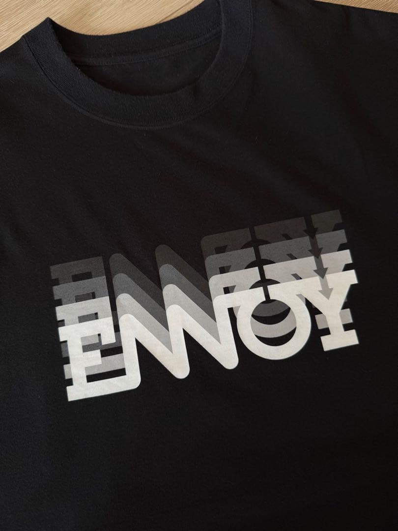 着*！様 ENNOY ELECTRIC LOGO GRADATION TEE 黒