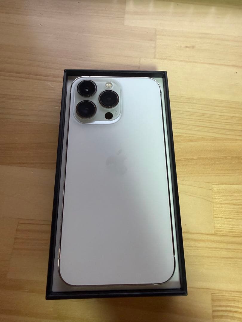 ざ*い様 iPhone 13 Pro シルバー Simフリー 液晶、バッテリー純