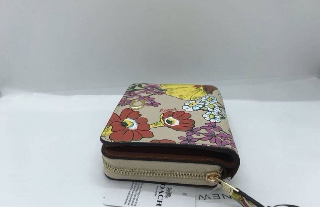 新品　COACH 二つ折り財布　花柄