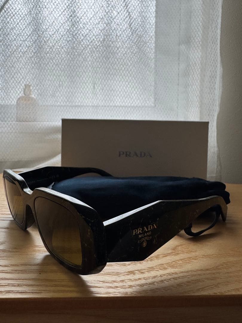 PRADA EYEWEAR スクエアフレーム サングラス