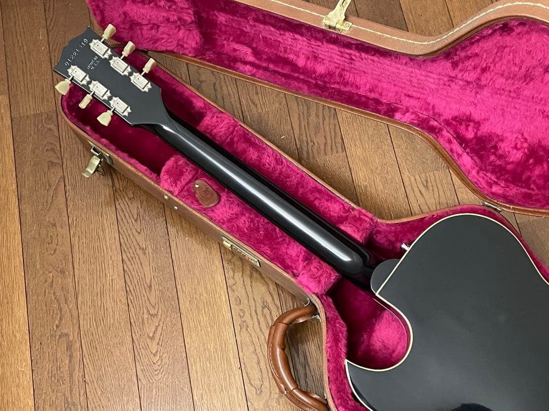 2001年製 Gibson ES-135 ブラック ビグスビー搭載