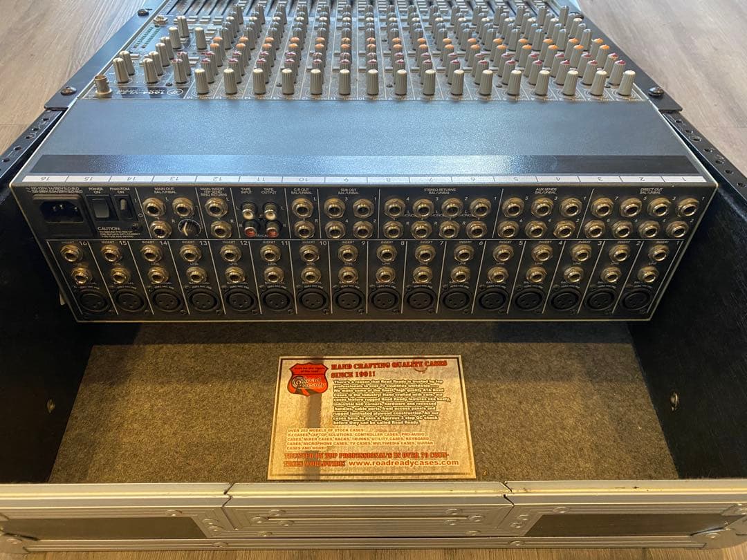 Mackie 1604-VLZ3 マウントケース付き
