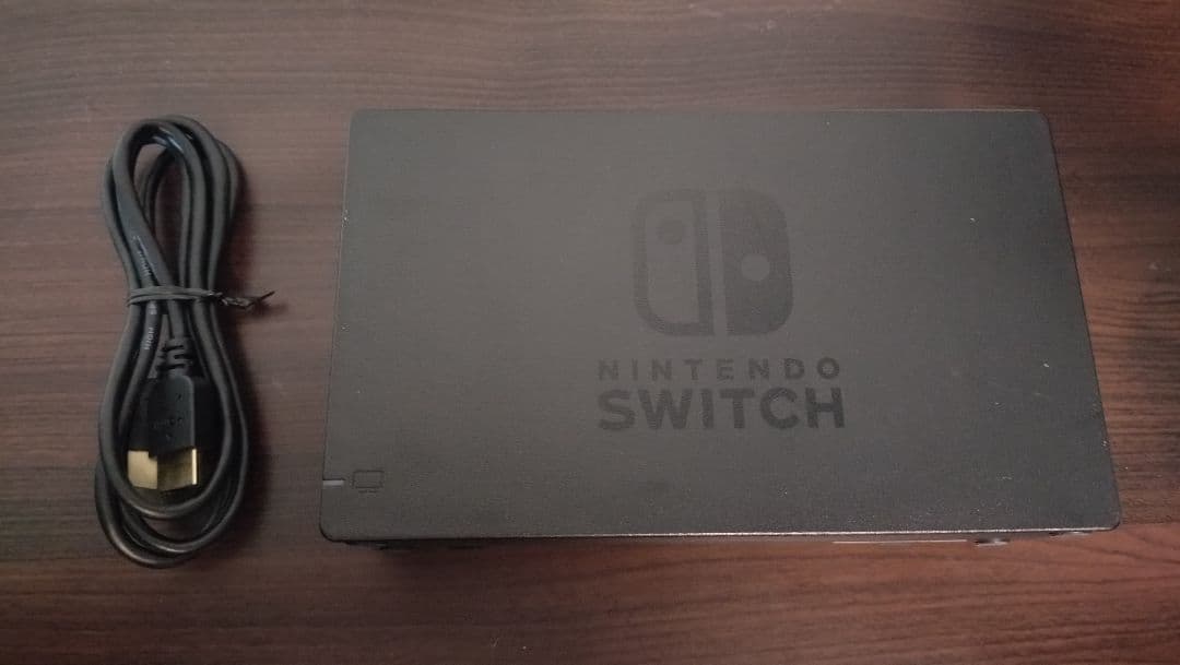 Nintendo Switch 本体 / 純正キャリングケース付き (中古品)