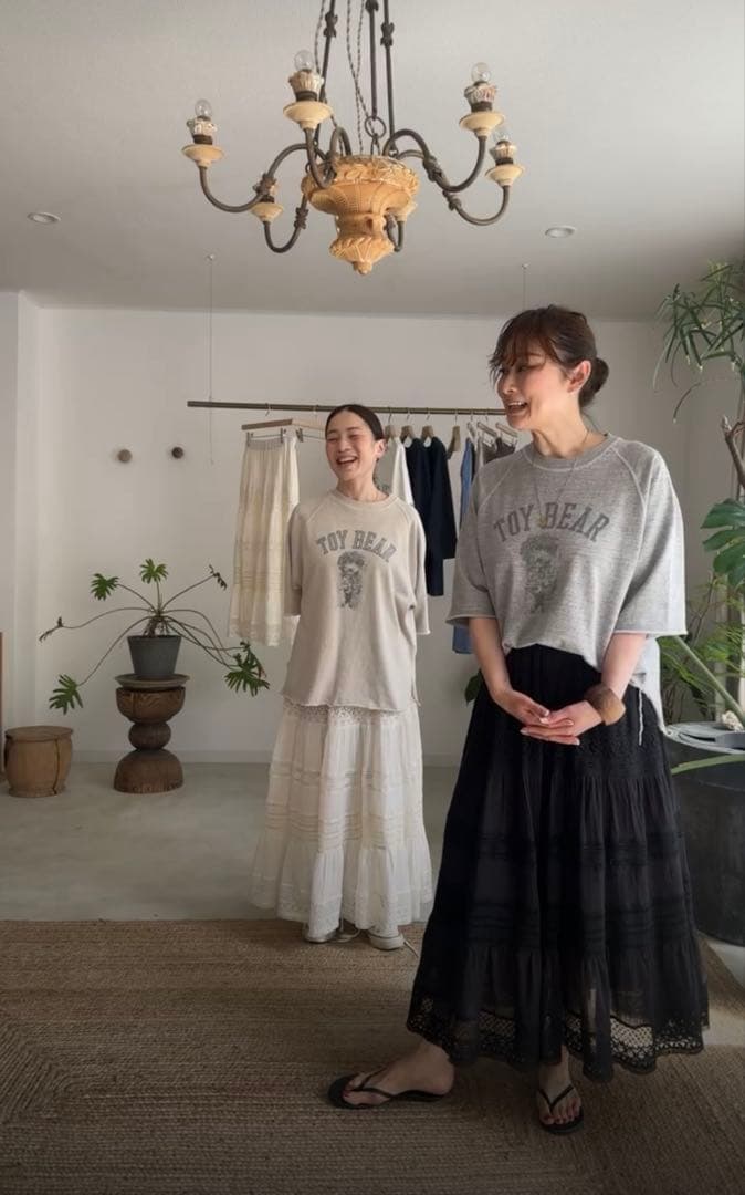 ハグオーワー×レミレリーフ　コラボTシャツ　オートミール
