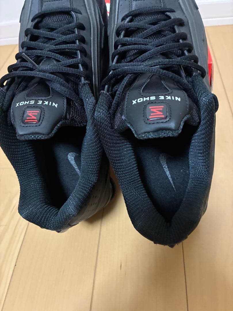 美品　NIKE SHOX R4 トリプルブラック　29cm