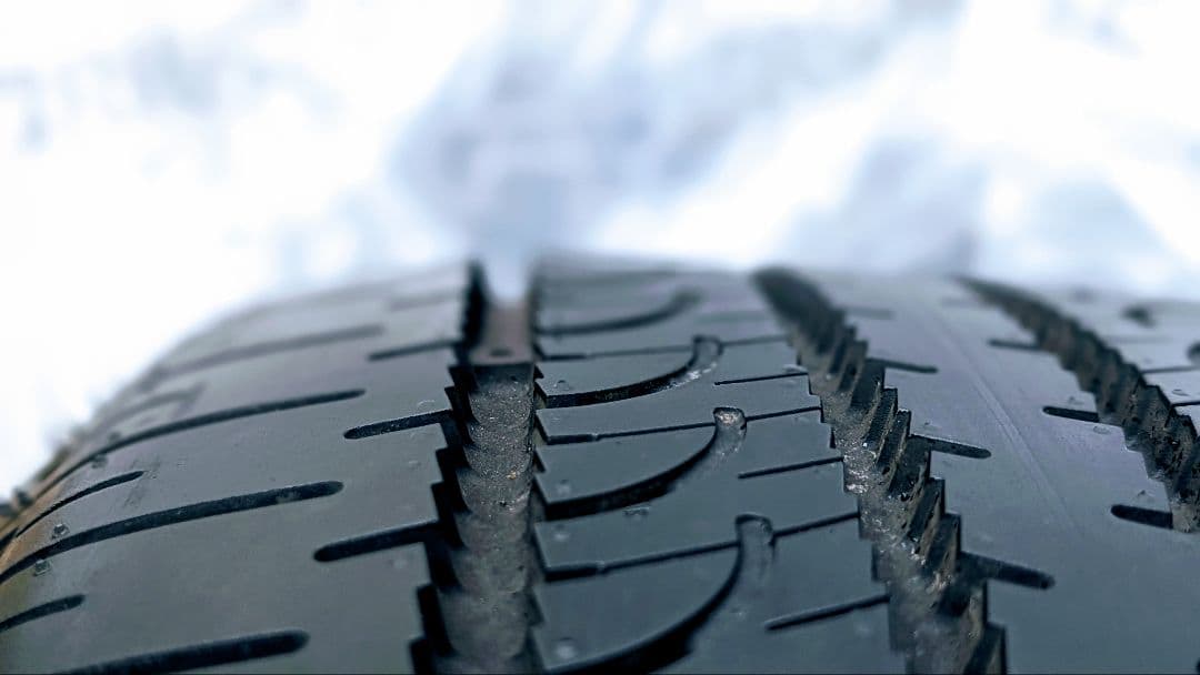 デリカD5純正タイヤ4本 GEOLANDAR SUV 225/55R18