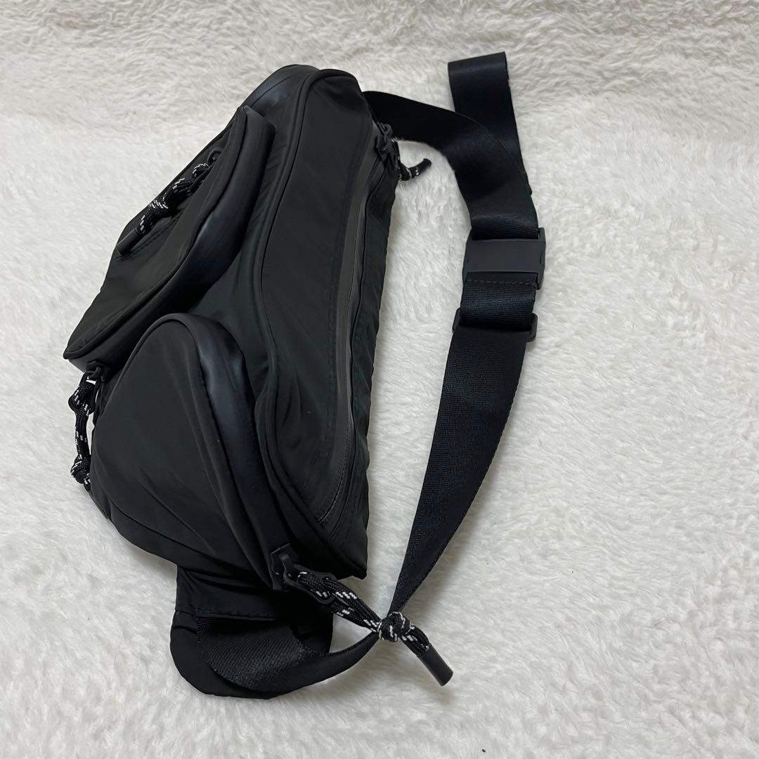 【極美品】アディダスバイステラマッカートニー ボディバッグ　ブラック　ロゴ