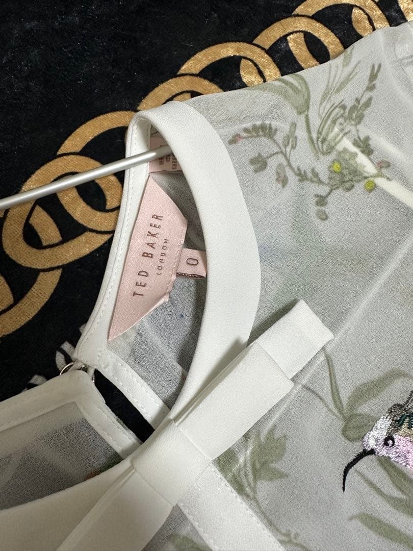 ノウタタンTED BAKER 刺繍入りノースリーブワンピース サイズ0