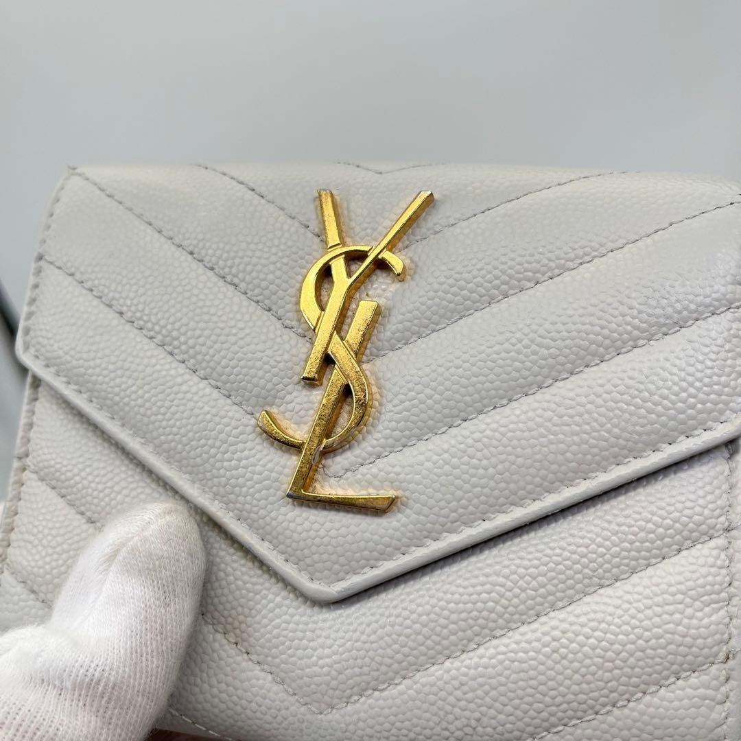 【現行】サンローラン 二つ折り財布 カサンドラ Vステッチ キャビアスキン 金具