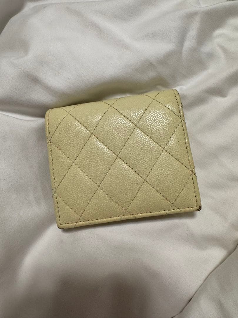 CHANEL 二つ折り財布 ライトイエロー