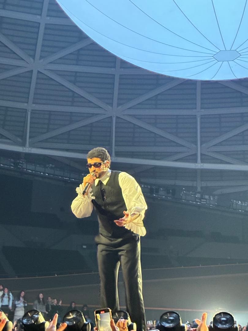 り*う様 BAD BUNNY ビリオンズクラブ　限定　シャツ