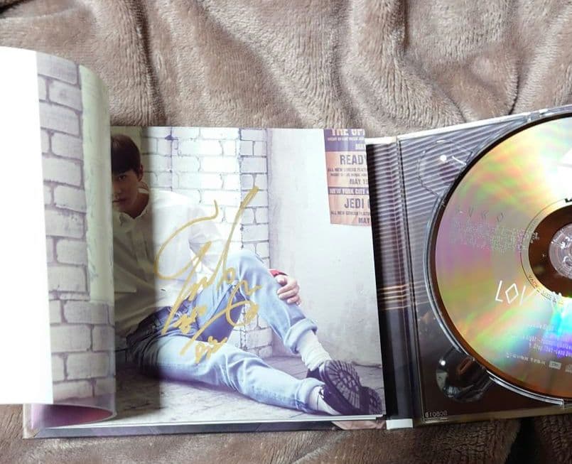 Love Me Right～romantic universe～ 直筆サイン入り