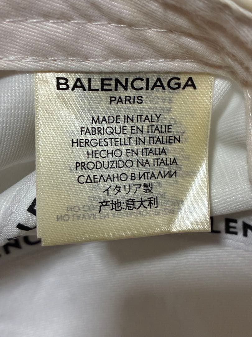 ★BALENCIAGA ホワイトキャップビッグロゴ金刺繍