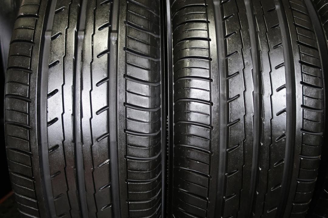イボ付き 23~24年製 215/60R16 ヨコハマ ブルーアース ES32