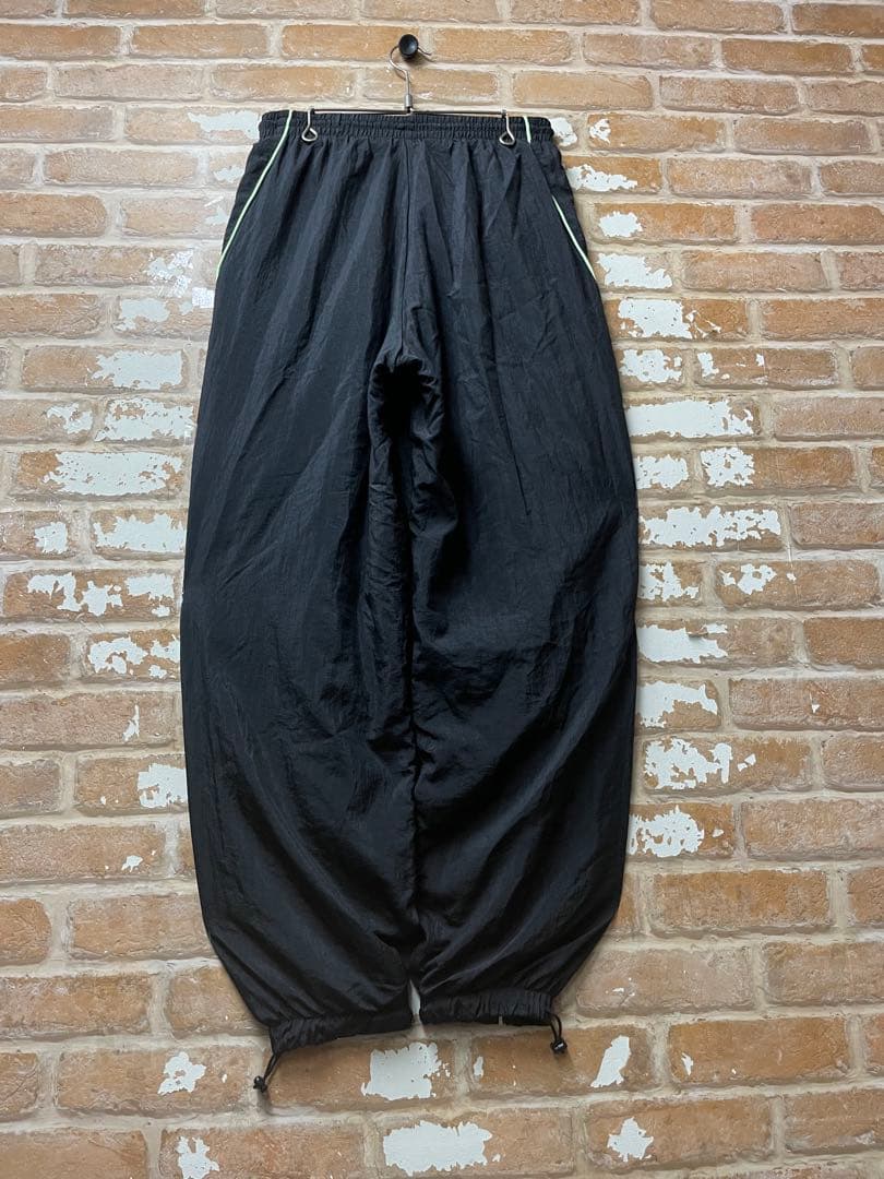 adidas Originals ナイロンパンツ　トラックパンツ　黒　刺繍　古着