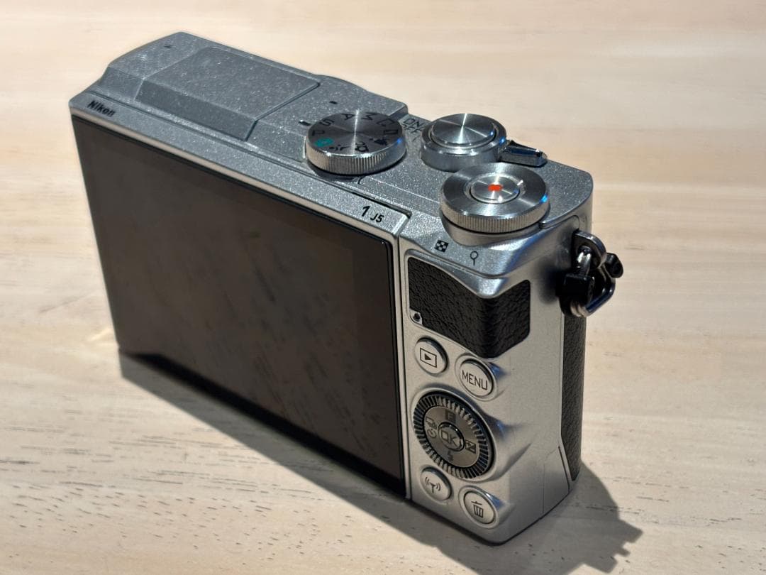 Nikon 1 J5 ダブルレンズキット＋社外バッテリー・充電器つき