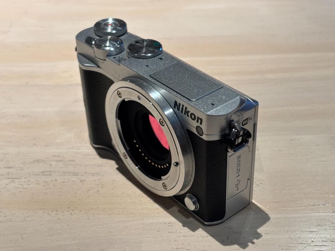 Nikon 1 J5 ダブルレンズキット＋社外バッテリー・充電器つき