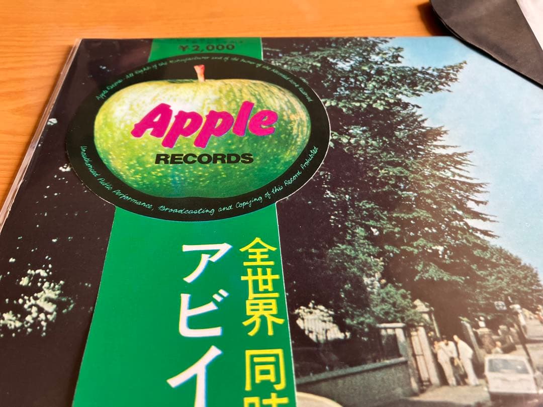 大名盤近年赤盤は稀少　ニアミント赤盤　全体に綺麗　アビーロード ビートルズ