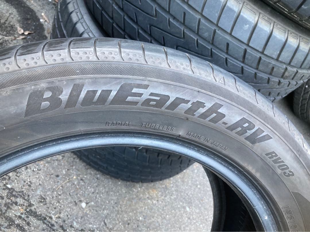 2022年バリ山！ヨコハマブルーアースRV03 215/55R17 2本送料無料