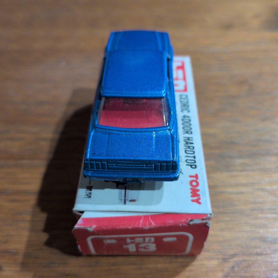 トミカ ニッサン セドリック 4ドアハードトップ