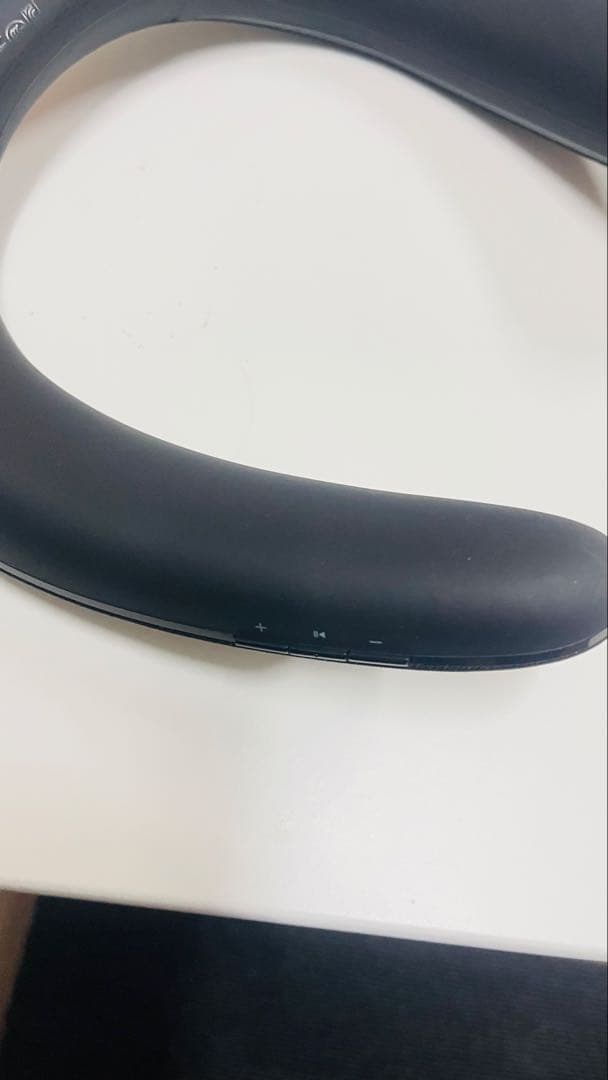メーカー:JBL 型番: SOUNDGEAR 品名:ウェアラブルネックスピーカー