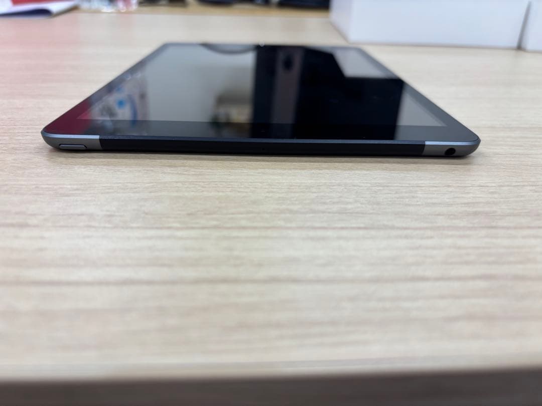 i pad 第8世代　wifi ＋ cellular SIMフリー　128GB