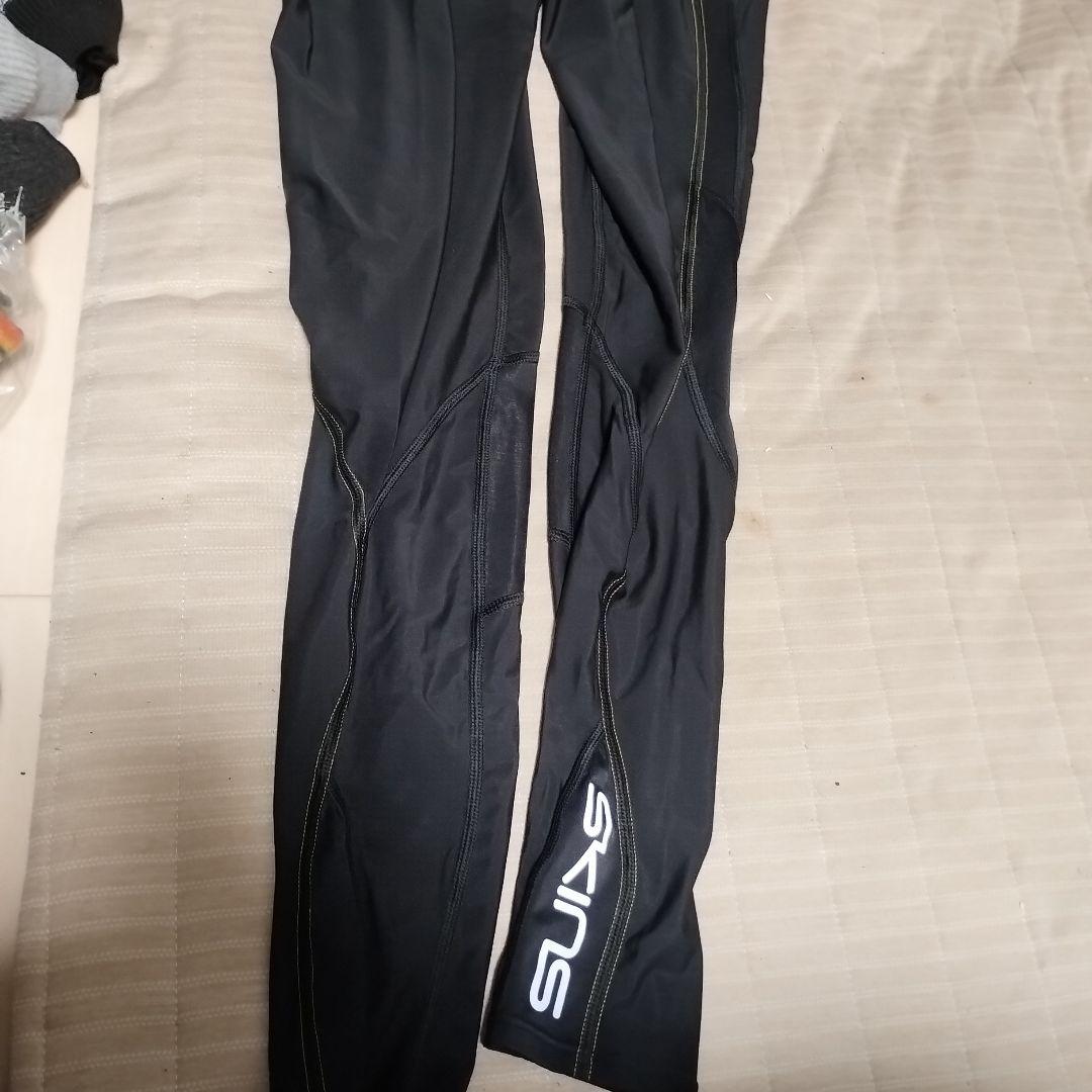 17600円の品　SKINS ブラック タイツ 新品タグ付き