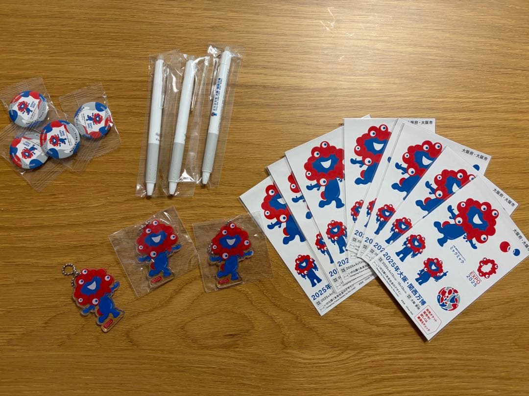 非売品　ミャクミャク　シール　アクリルキーホルダー　ボールペン　缶バッチ　セット