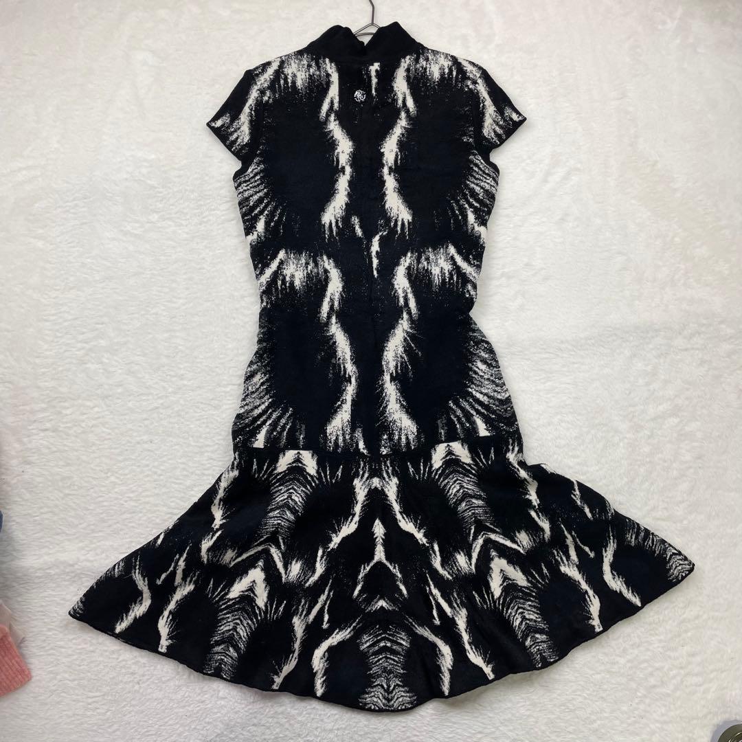 Roberto Cavalli ノースリーブフレアワンピース 黒白模様　ドレス