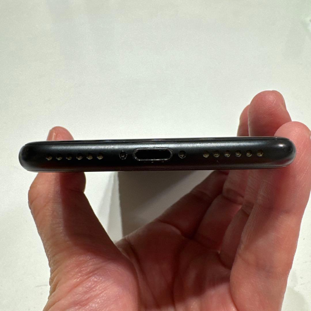 Apple iPhone SE 第2世代　ブラック　64GB