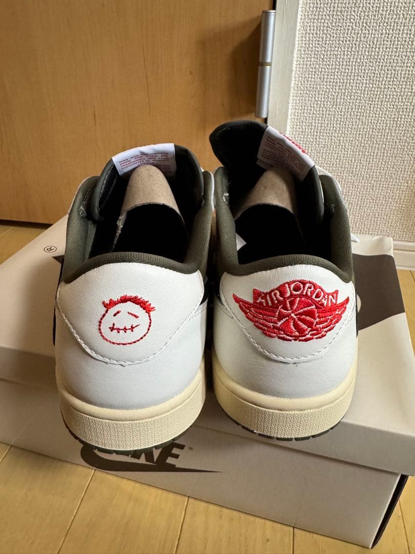 Air Jordan 1 Low Travis Scott リバースオリーブ