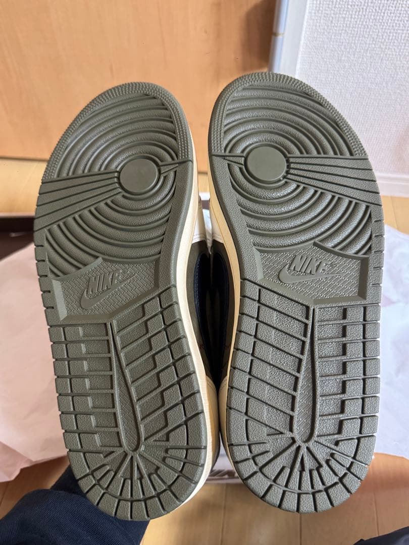 Air Jordan 1 Low Travis Scott リバースオリーブ
