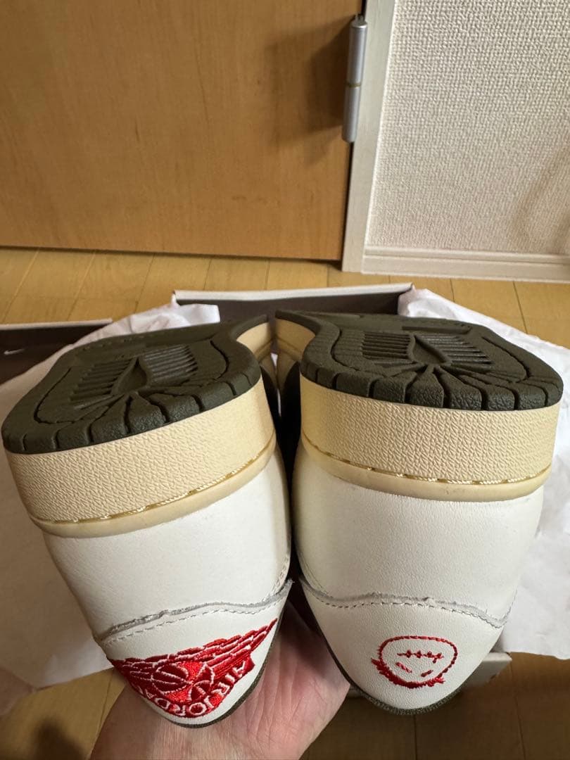 Air Jordan 1 Low Travis Scott リバースオリーブ