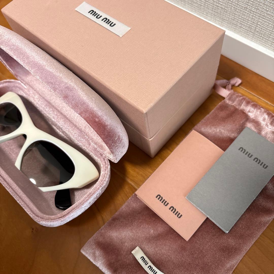 miumiu キャットアイ サングラス
