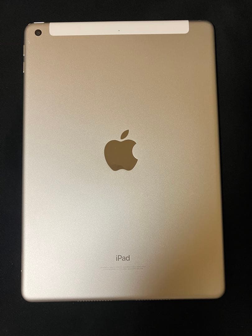 iPad 第6世代　au wifi 32GB 整備品　シルバー