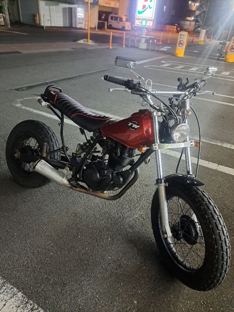 は*。様 バイク シート tw200　ナイトロヘッズ