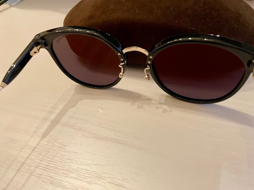 F*0様 TOM FORD トムフォード サングラス TF726K 01A