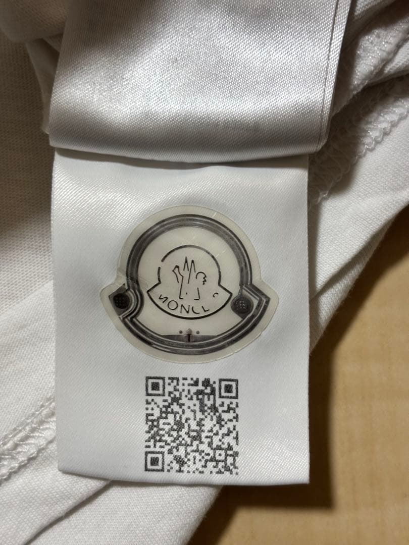moncler ロゴ入り　半袖Tシャツ　手書きデザイン　バックプリント　トルコ製