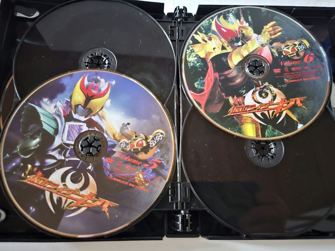 ほぼ新品 国内正規セル版DVD仮面ライダーキバ全巻セット