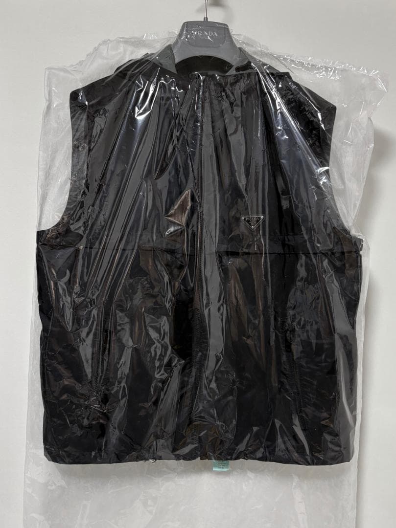 正規品★PRADA Re-Nylon フードベスト SGB461【50】
